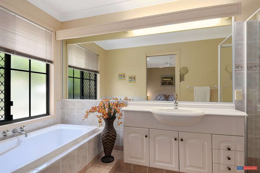 13/2 Beachcomber Court BURLEIGH WATERS 4