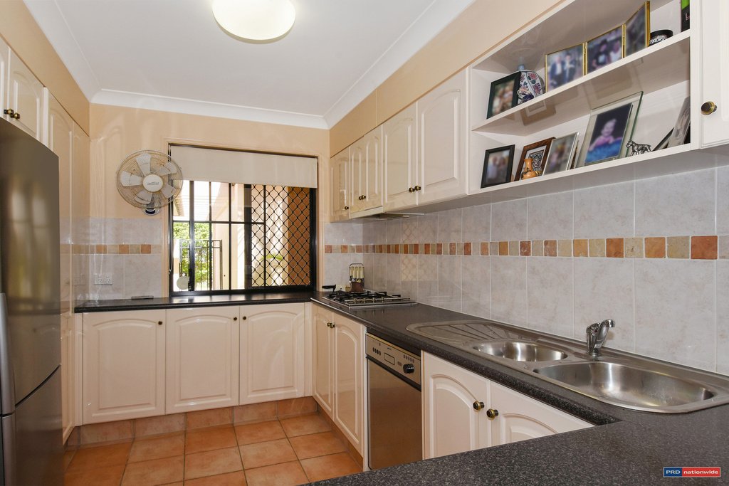 13/2 Beachcomber Court BURLEIGH WATERS 6