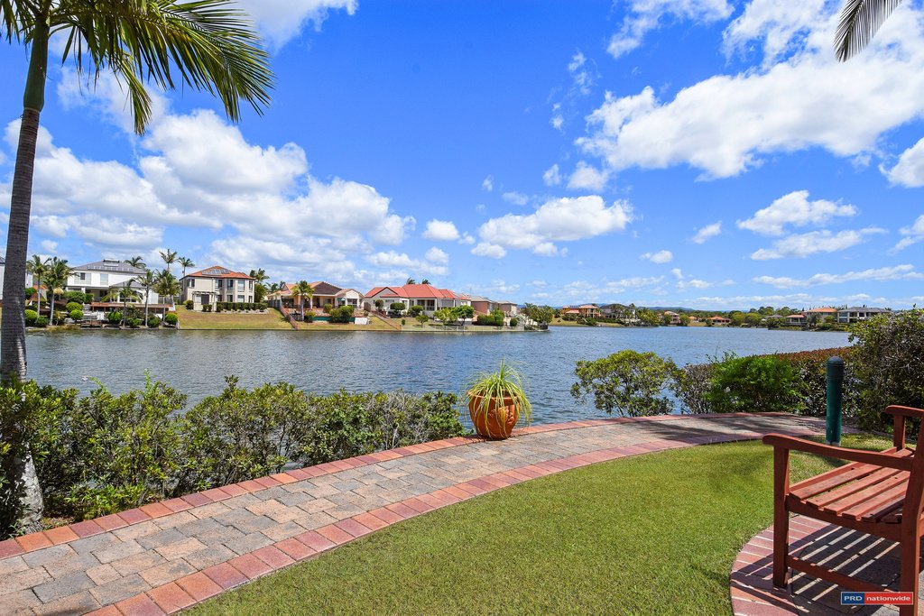13/2 Beachcomber Court BURLEIGH WATERS 12
