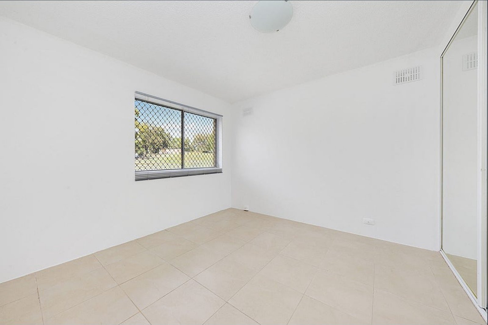 1/32 Brittain Crescent HILLSDALE 4