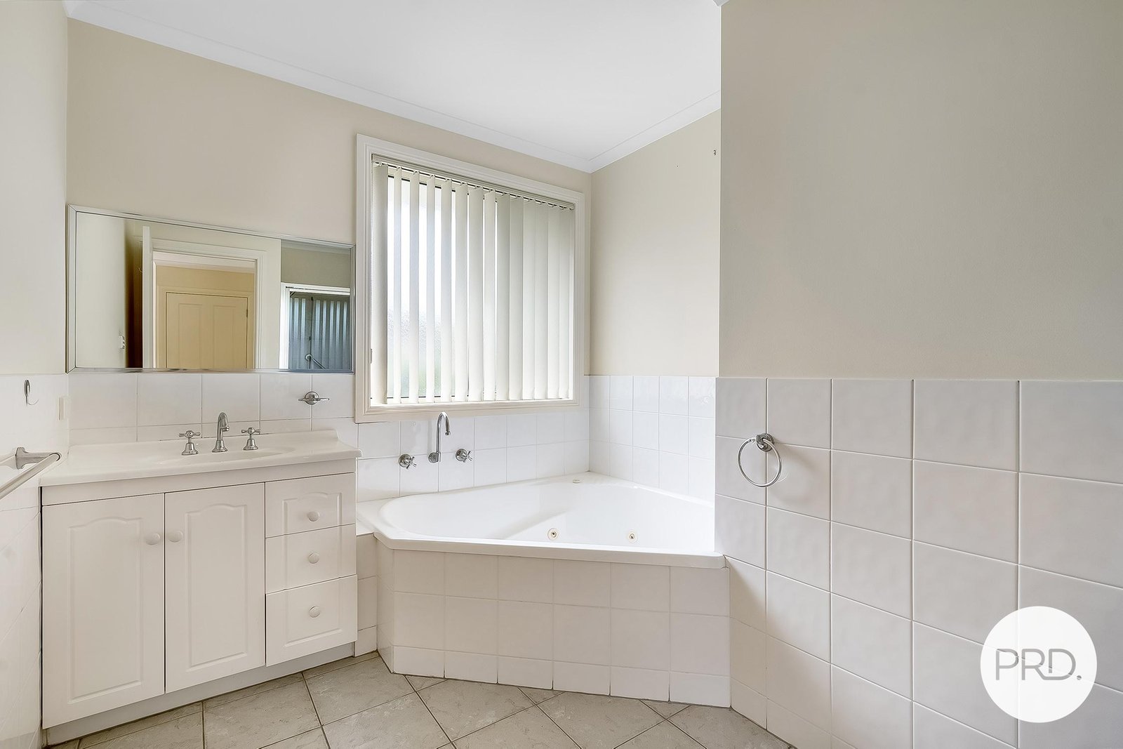 1/32 High Street BELLERIVE 3