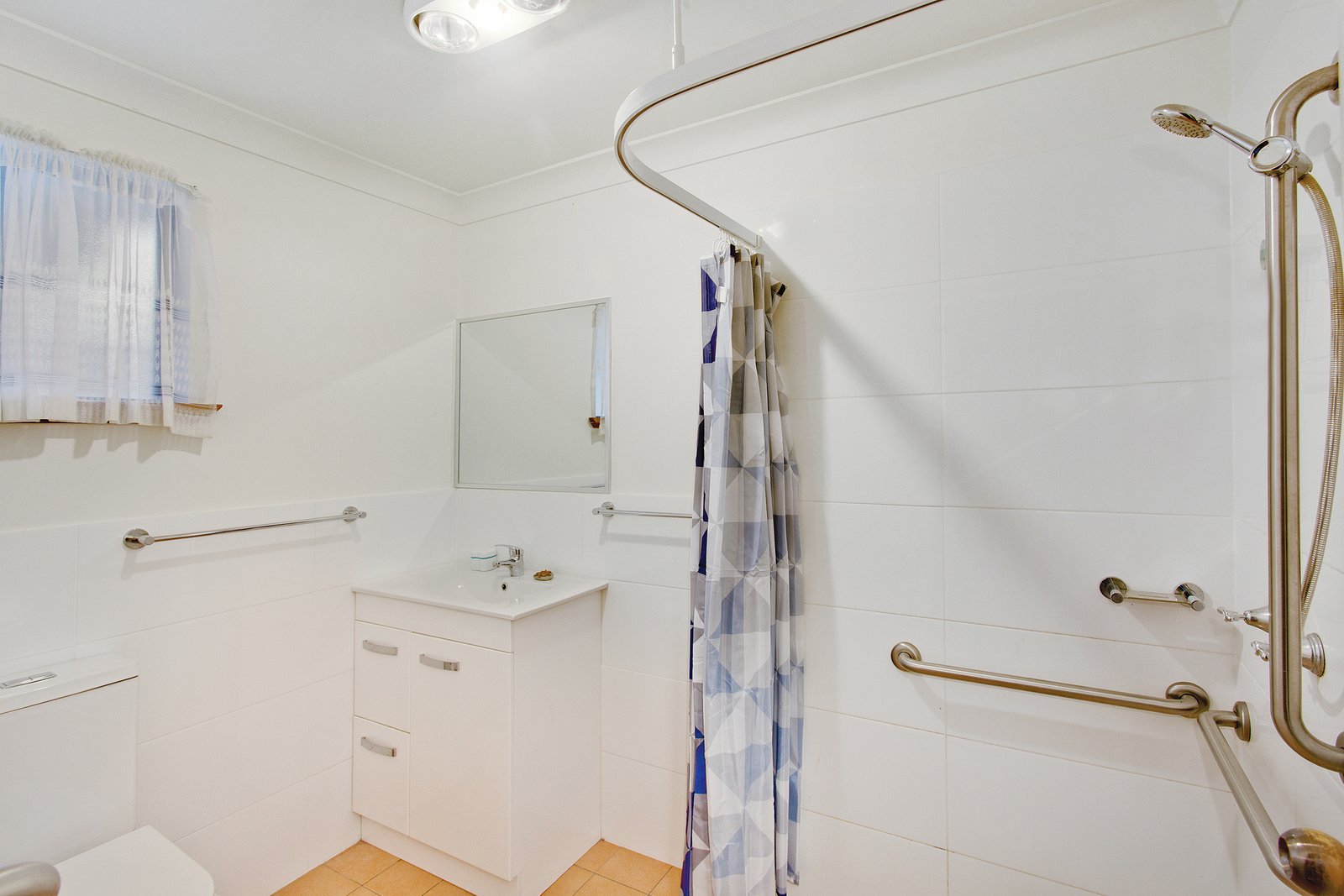 1/32 Lake Street LAURIETON 8