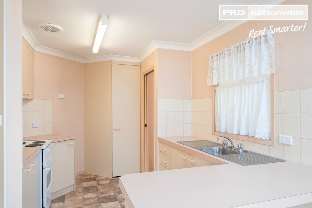 1/32 Lonergan Place EAST WAGGA WAGGA 4