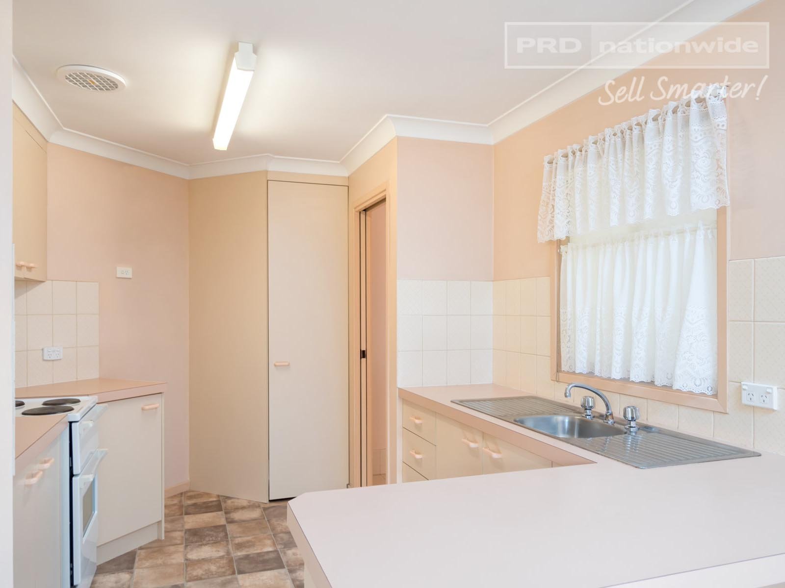 1/32 Lonergan Place WAGGA WAGGA 3