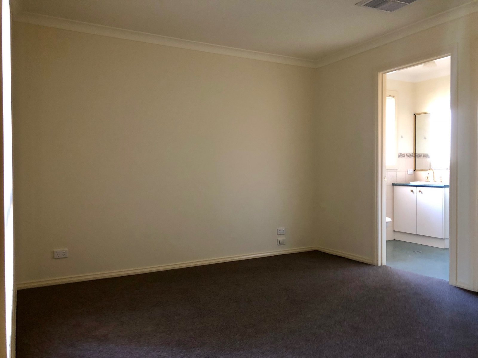 132 Wright Street GLENROY 8
