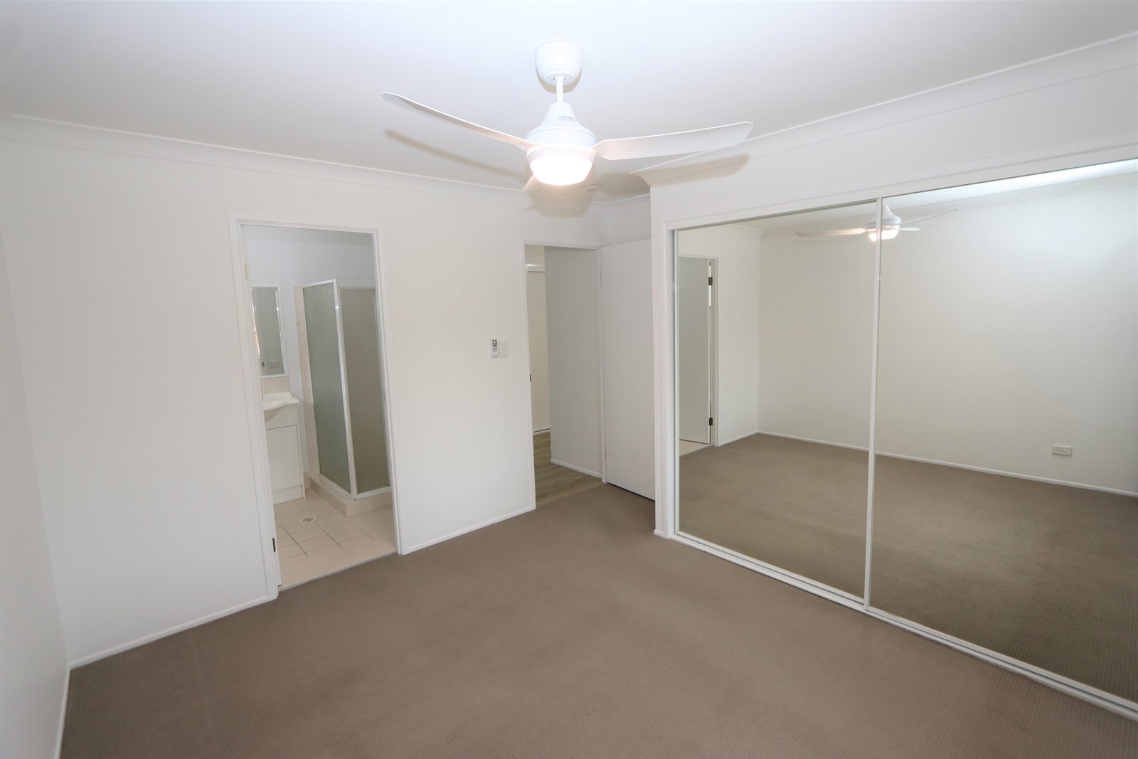 13/20 Golden Palms Court ASHMORE 6