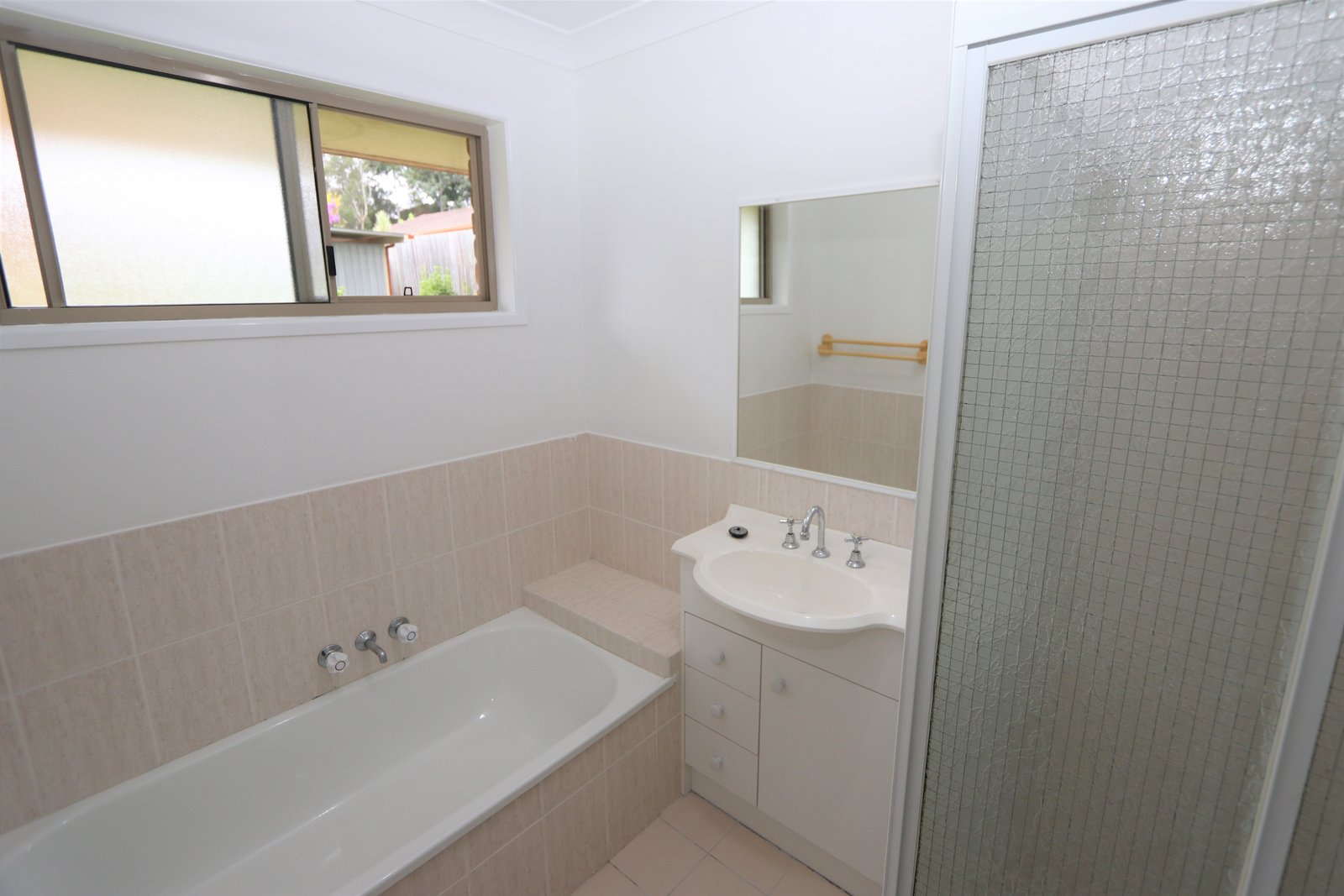 13/20 Golden Palms Court ASHMORE 7
