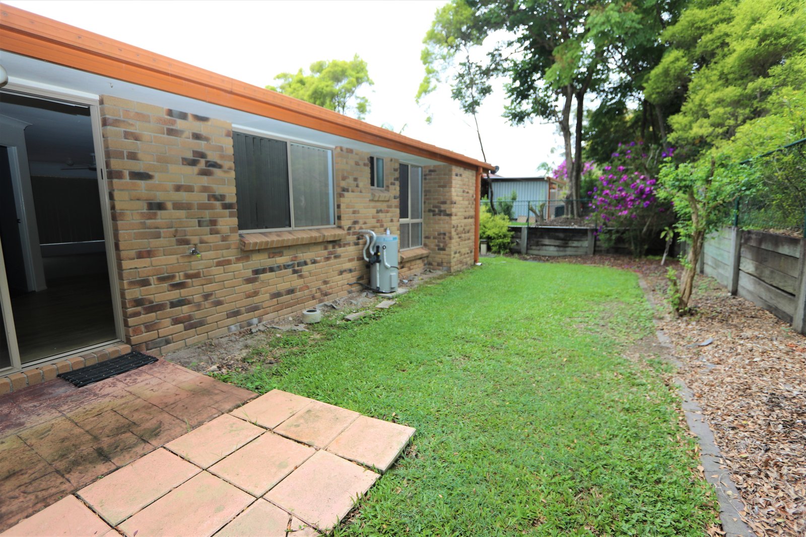 13/20 Golden Palms Court ASHMORE 9