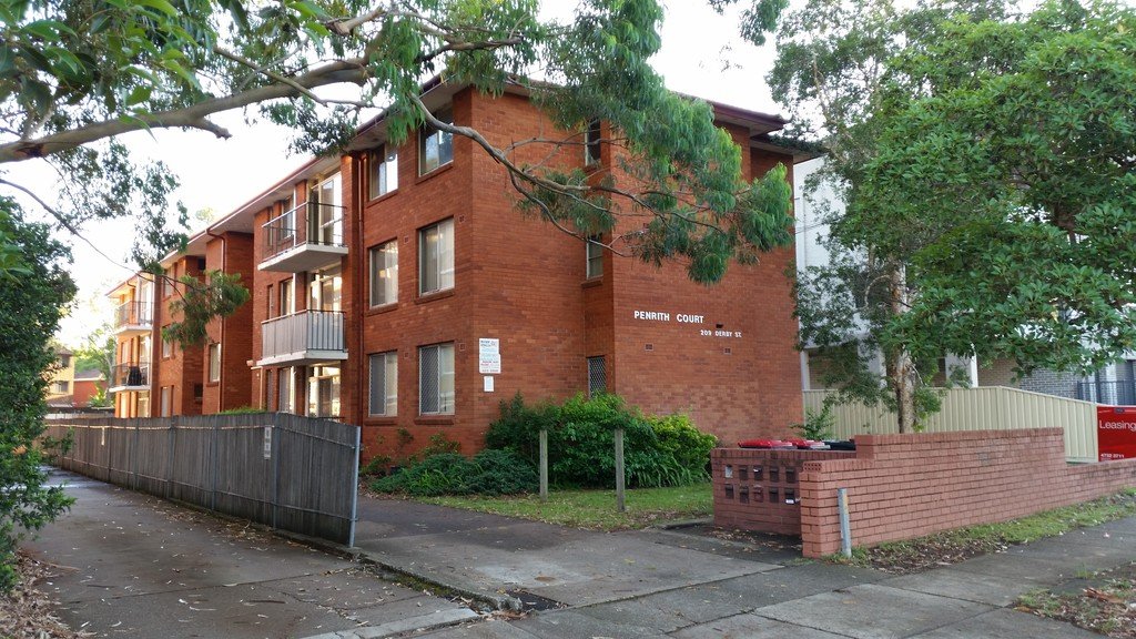 13/209 Derby  PENRITH 1