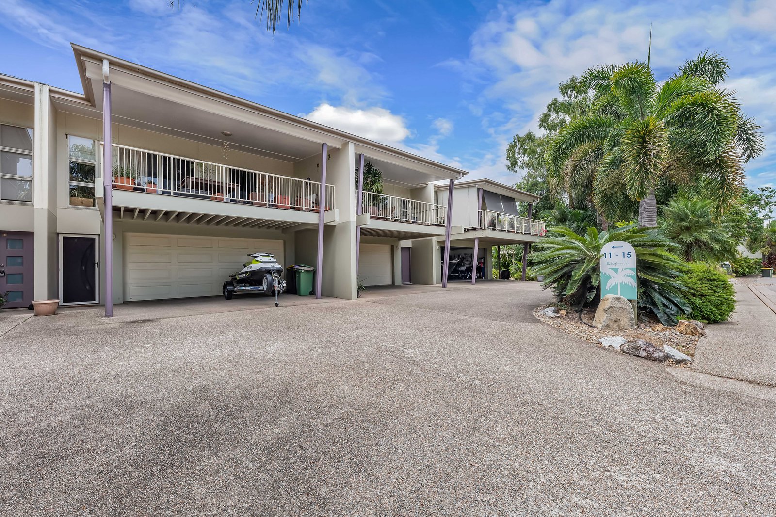 13/21 Shute Harbour Road CANNONVALE 1