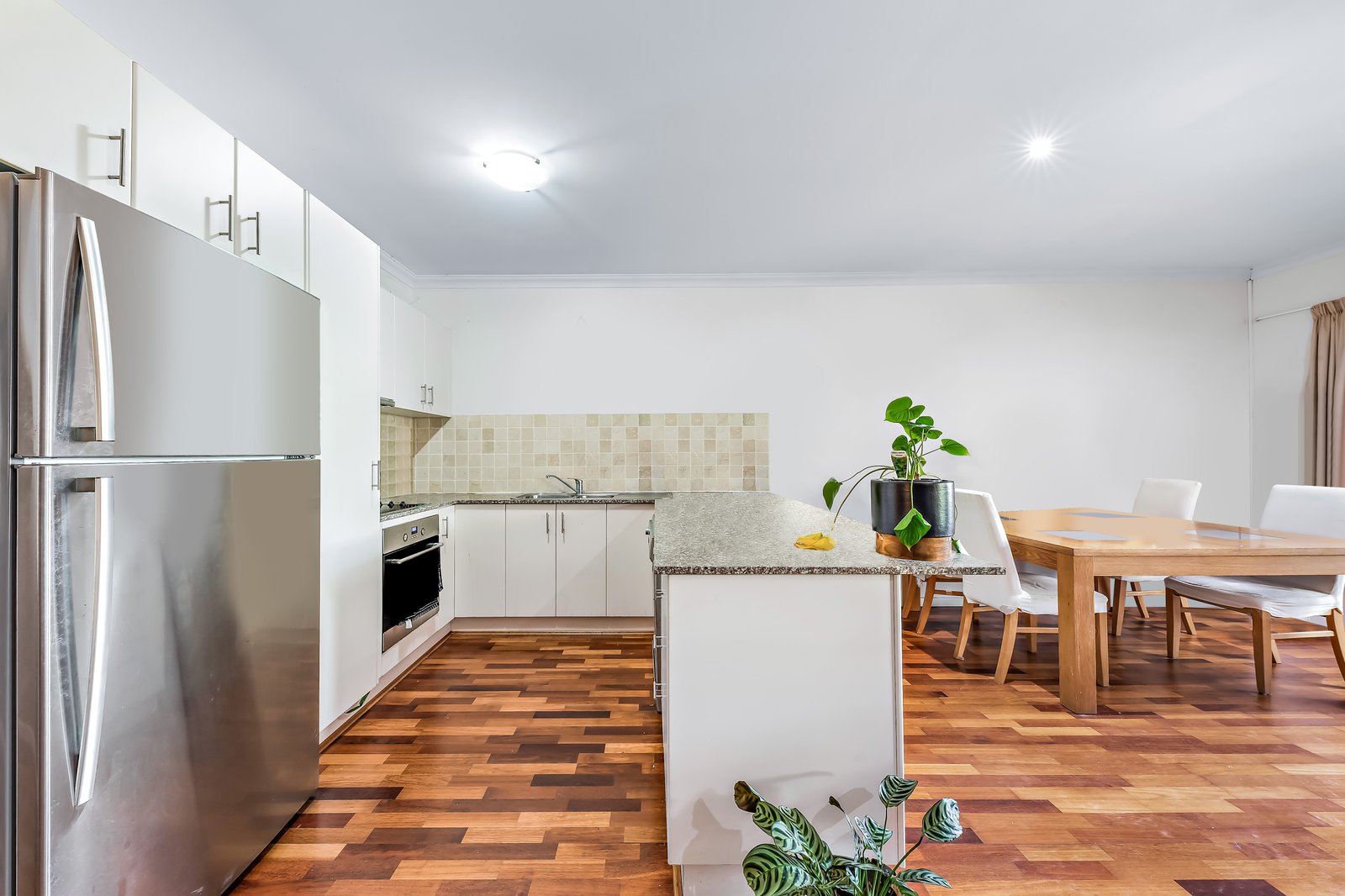 13/21 Shute Harbour Road CANNONVALE 2