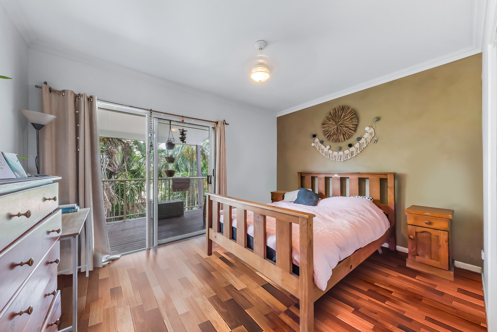 13/21 Shute Harbour Road CANNONVALE 4