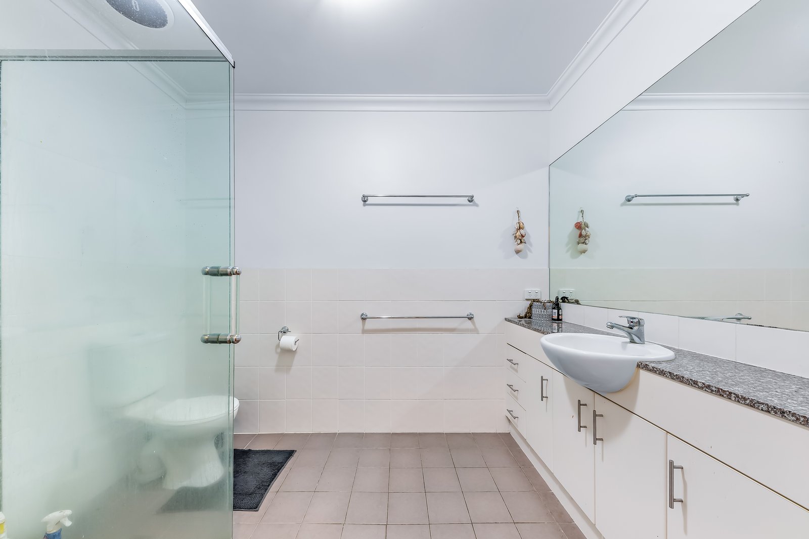 13/21 Shute Harbour Road CANNONVALE 5