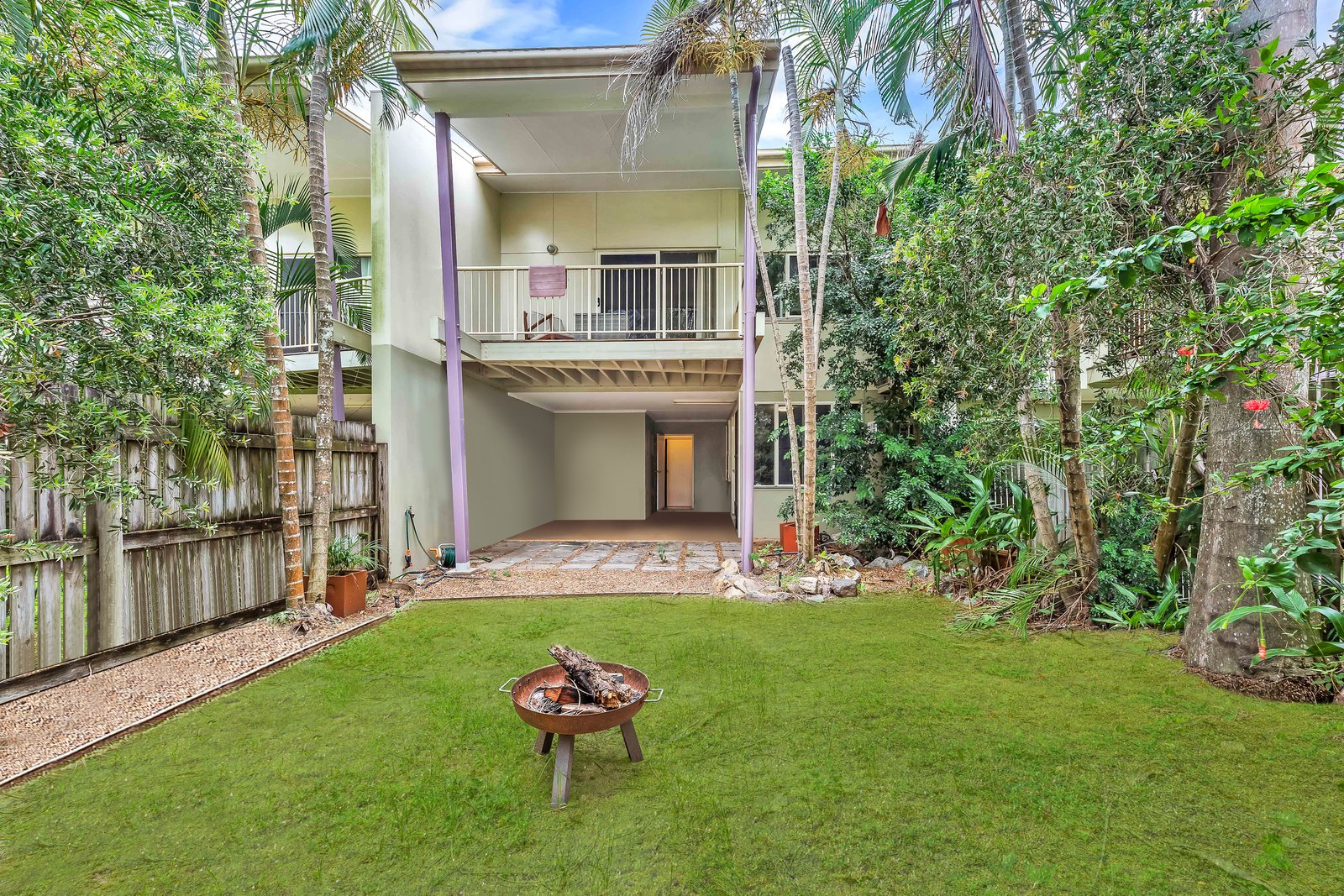 13/21 Shute Harbour Road CANNONVALE 9