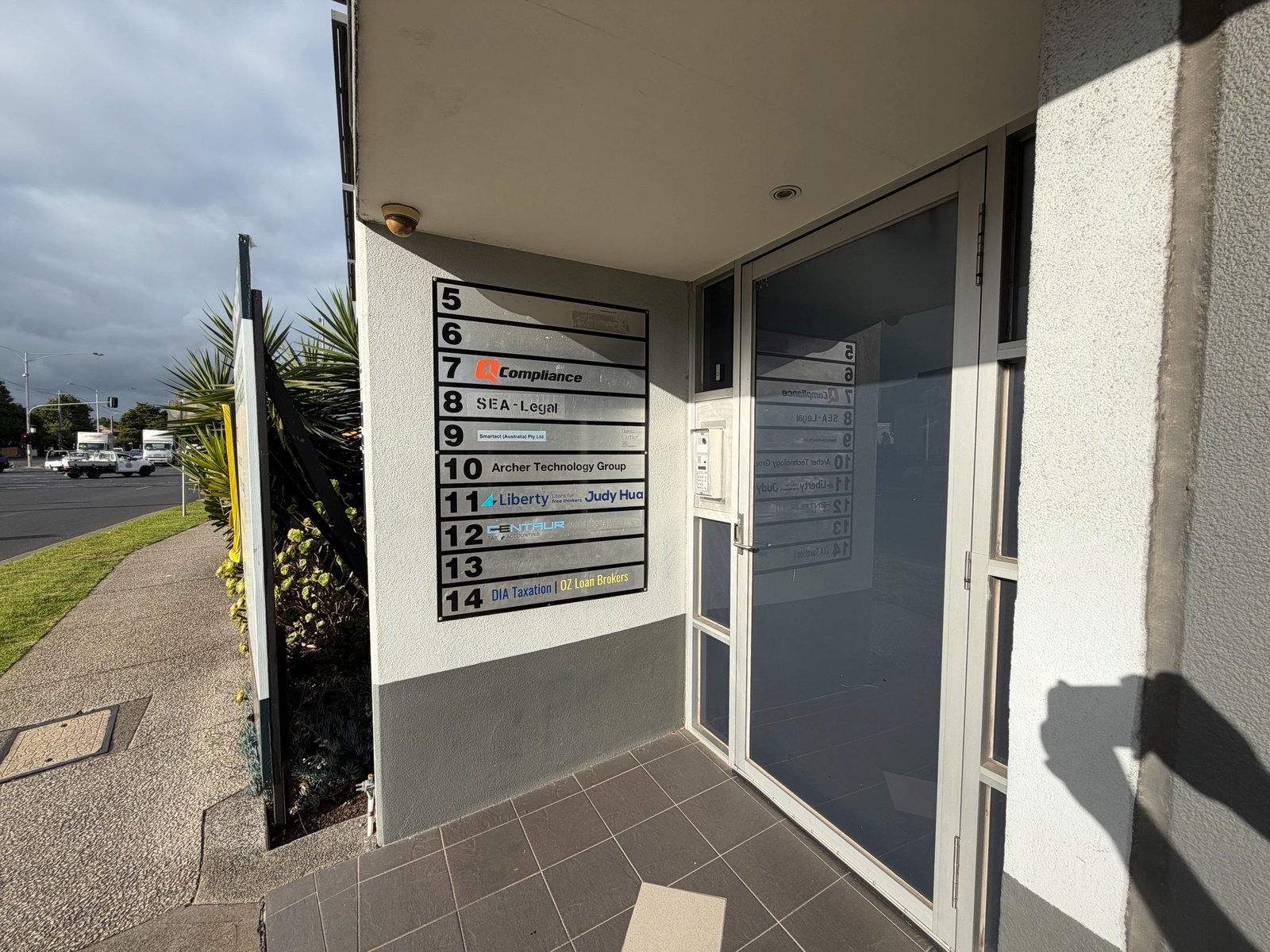 Gallery: 13/211 Warrigal Road