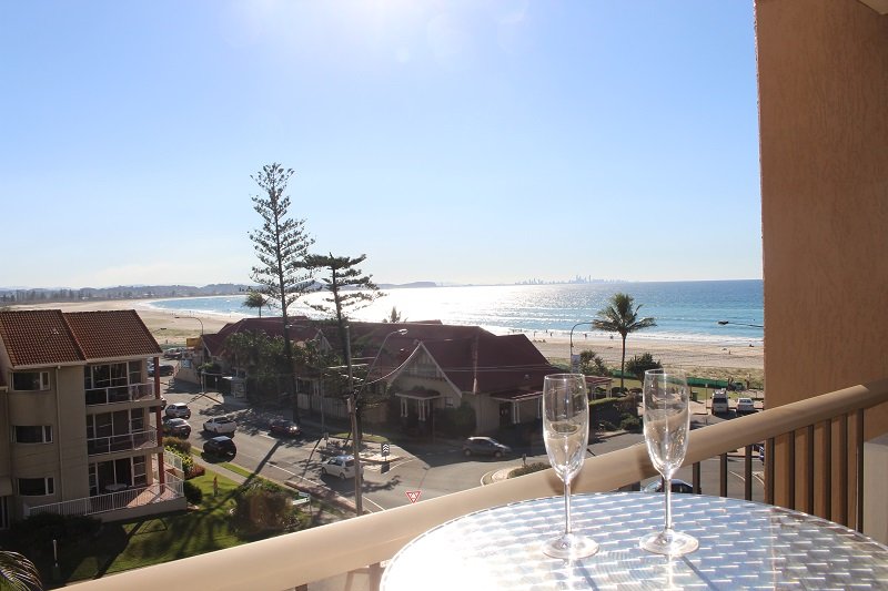 13/22 Marine Parade COOLANGATTA 1