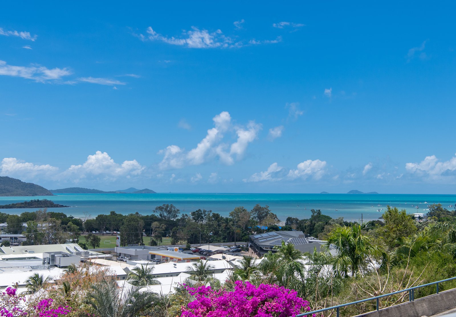 132/4 Eshelby Drive CANNONVALE 1