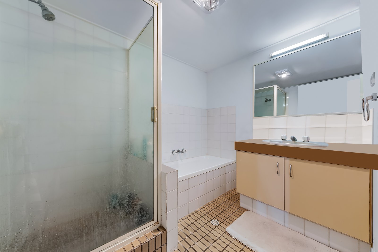 132/4 Eshelby Drive CANNONVALE 6