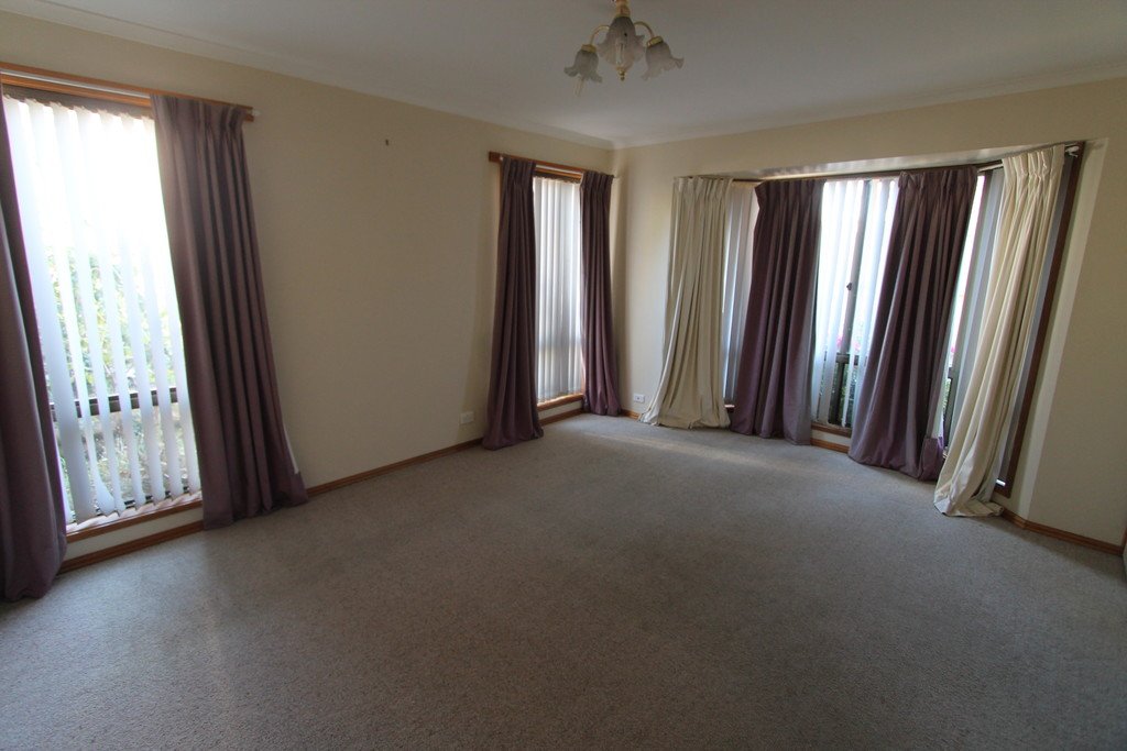 1327 Geelong Road MOUNT CLEAR 13