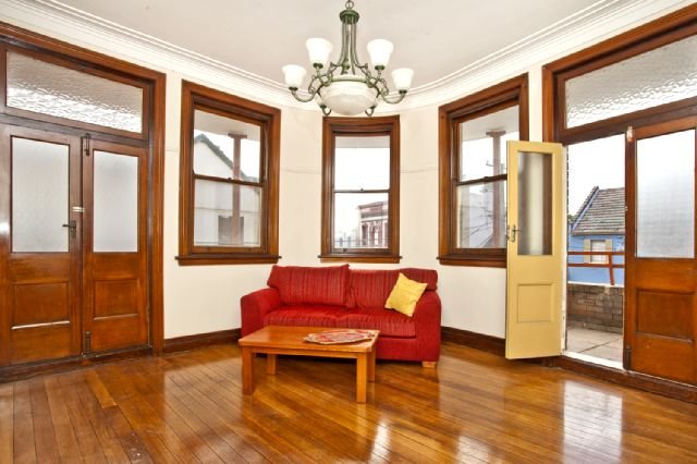 1/327 High Street MAITLAND 4