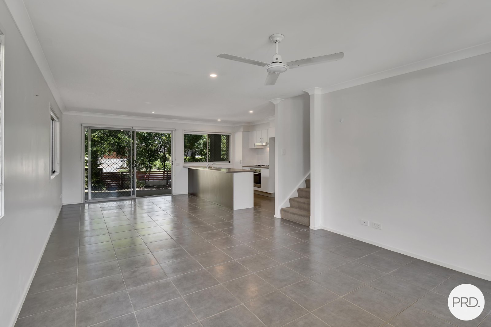 13/3-15 Lennox Circuit POTTSVILLE 2