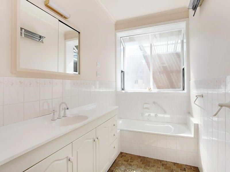 Gallery: 1/33 Bayview Crescent