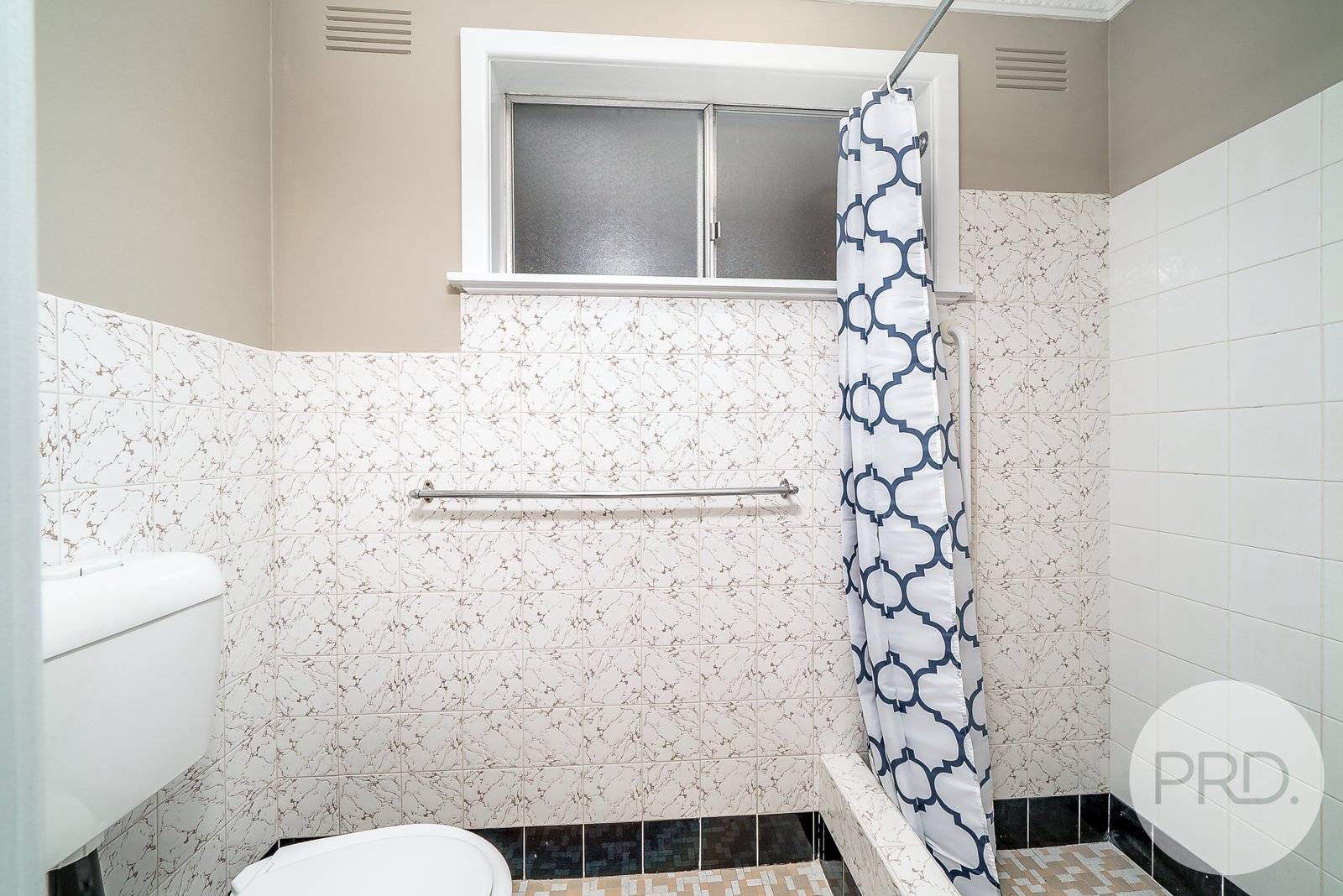 1/33 Bruce Street TOLLAND 2