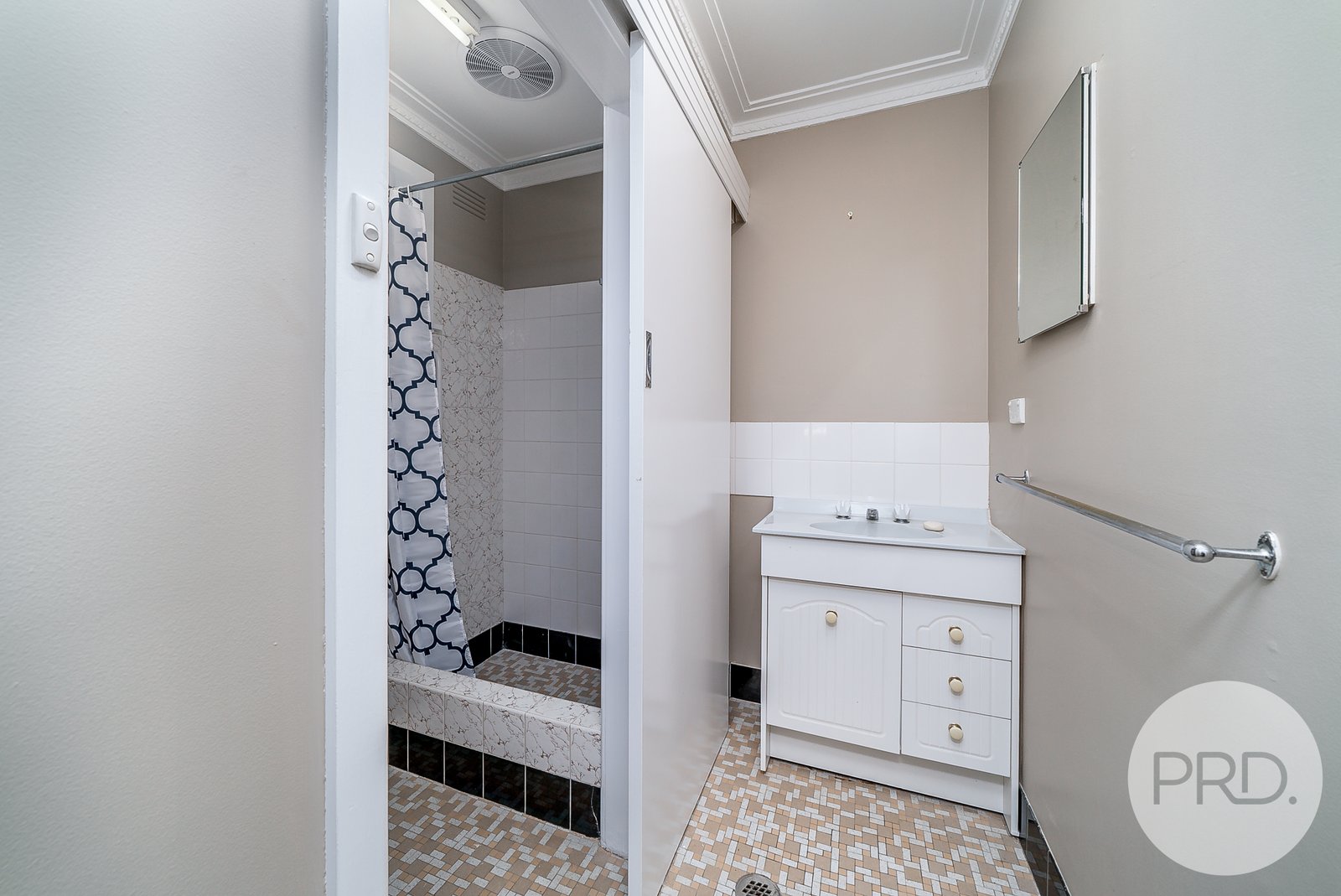 1/33 Bruce Street TOLLAND 4