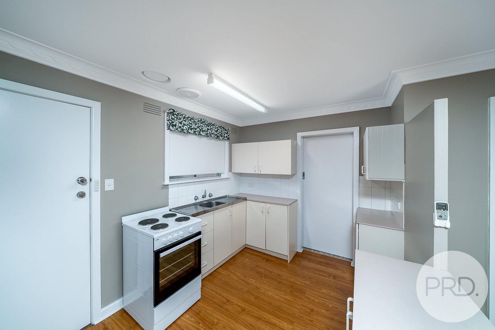 1/33 Bruce Street TOLLAND 9