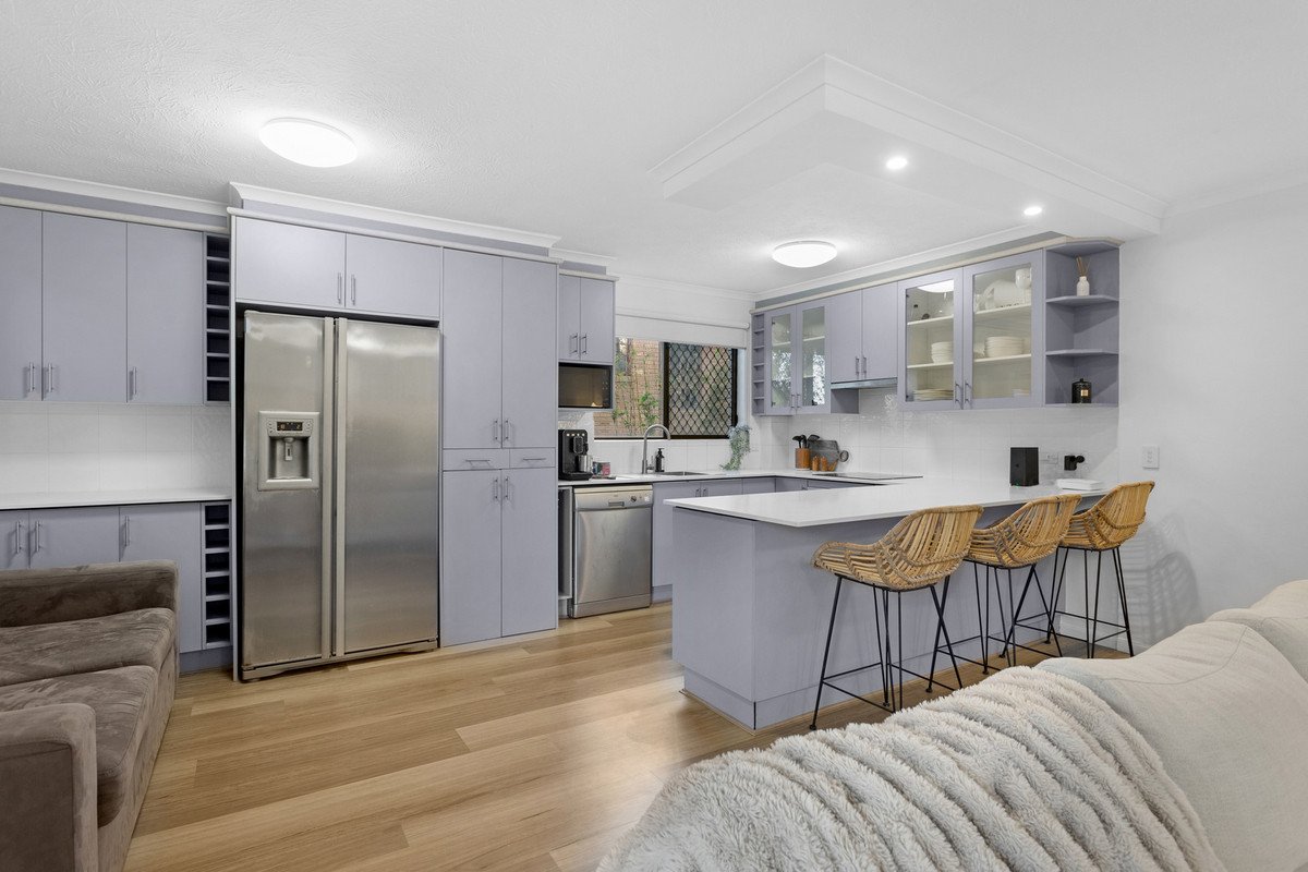 1/33 Chelsea Avenue Broadbeach 1