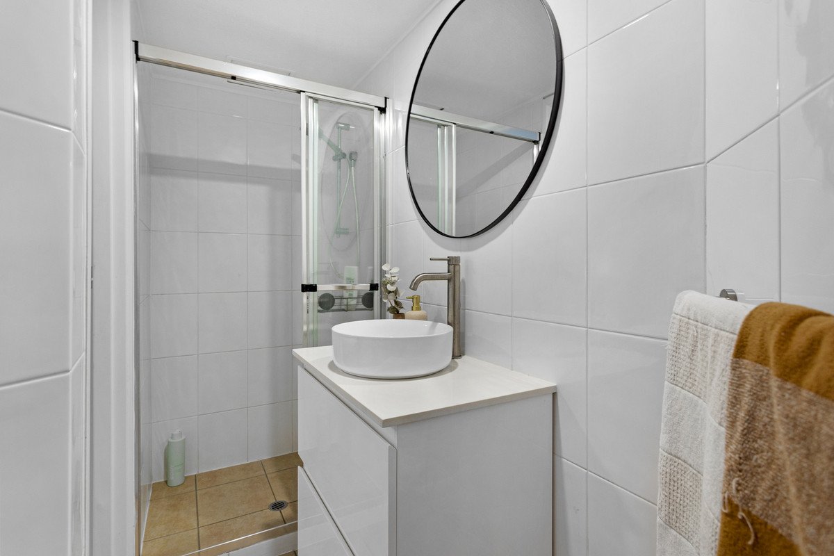 1/33 Chelsea Avenue Broadbeach 7