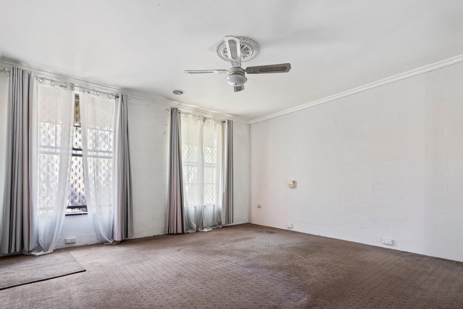 133 Edwards Road KENNINGTON 9