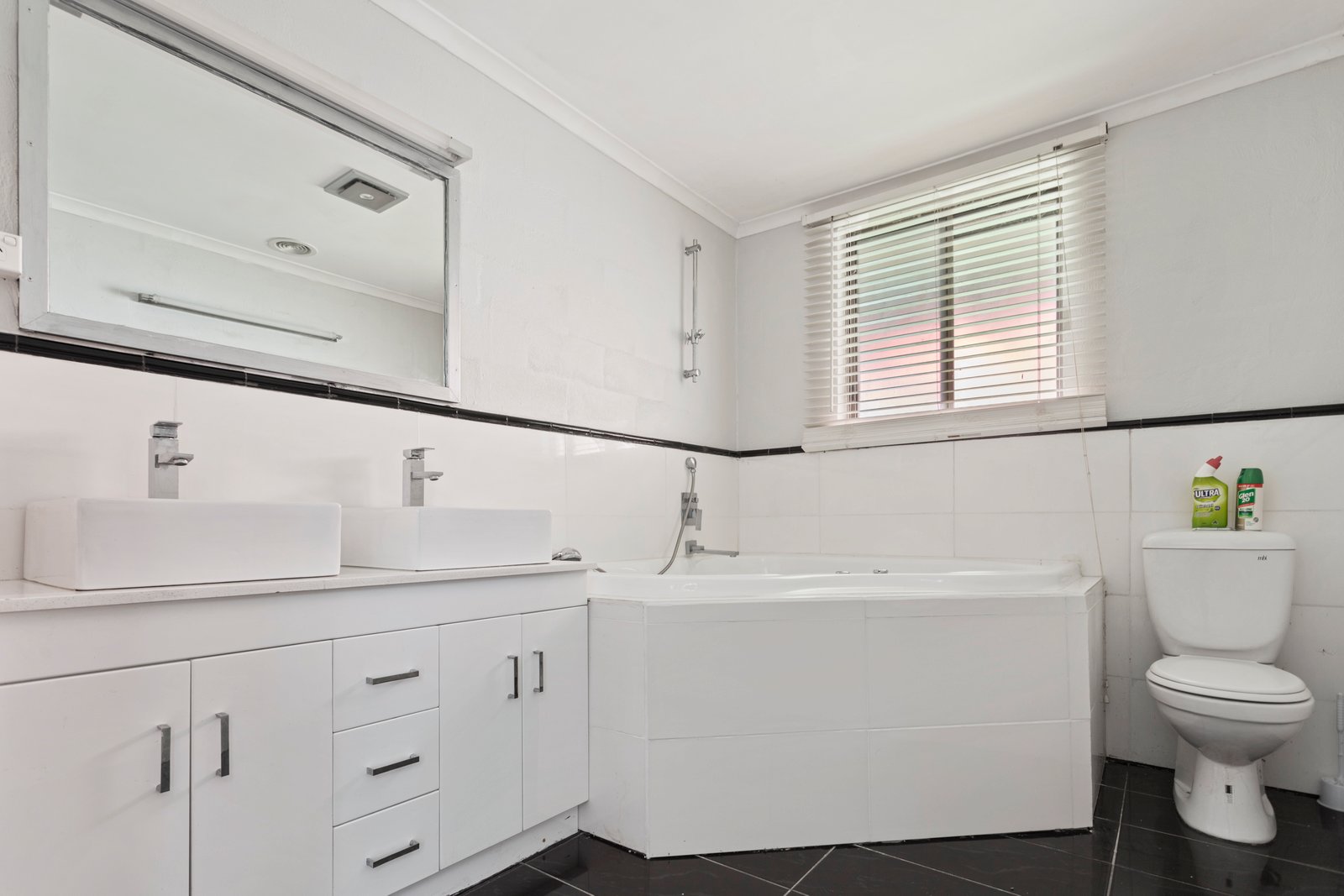 133 Edwards Road KENNINGTON 10