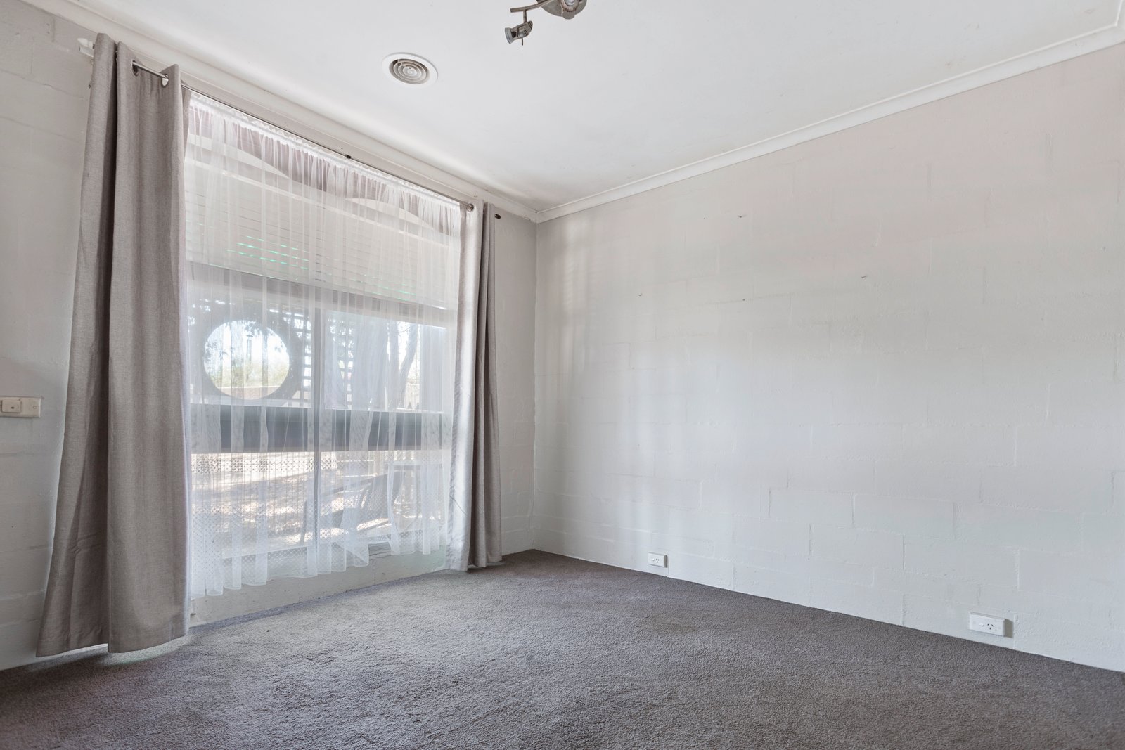 133 Edwards Road KENNINGTON 13
