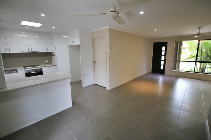 1/33 Galloway Drive ASHMORE 2