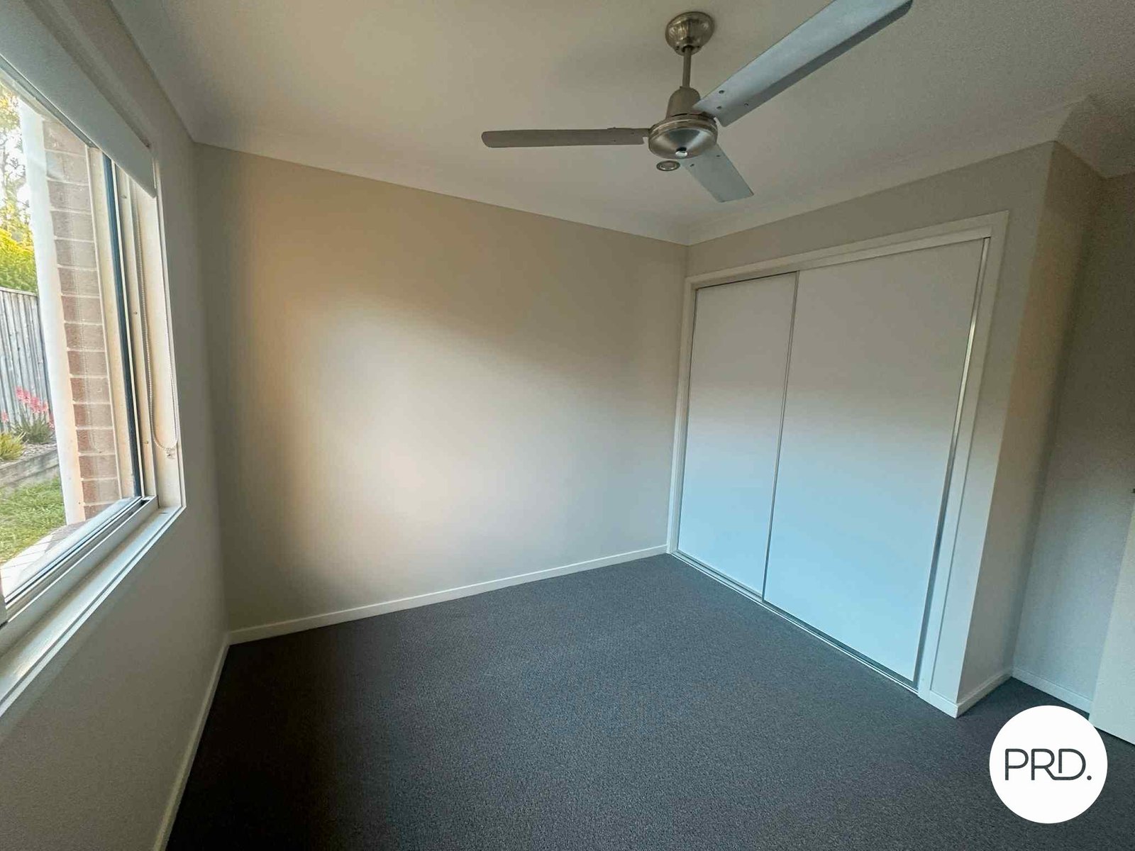 1/33 Sea Prince Circuit CLINTON 5