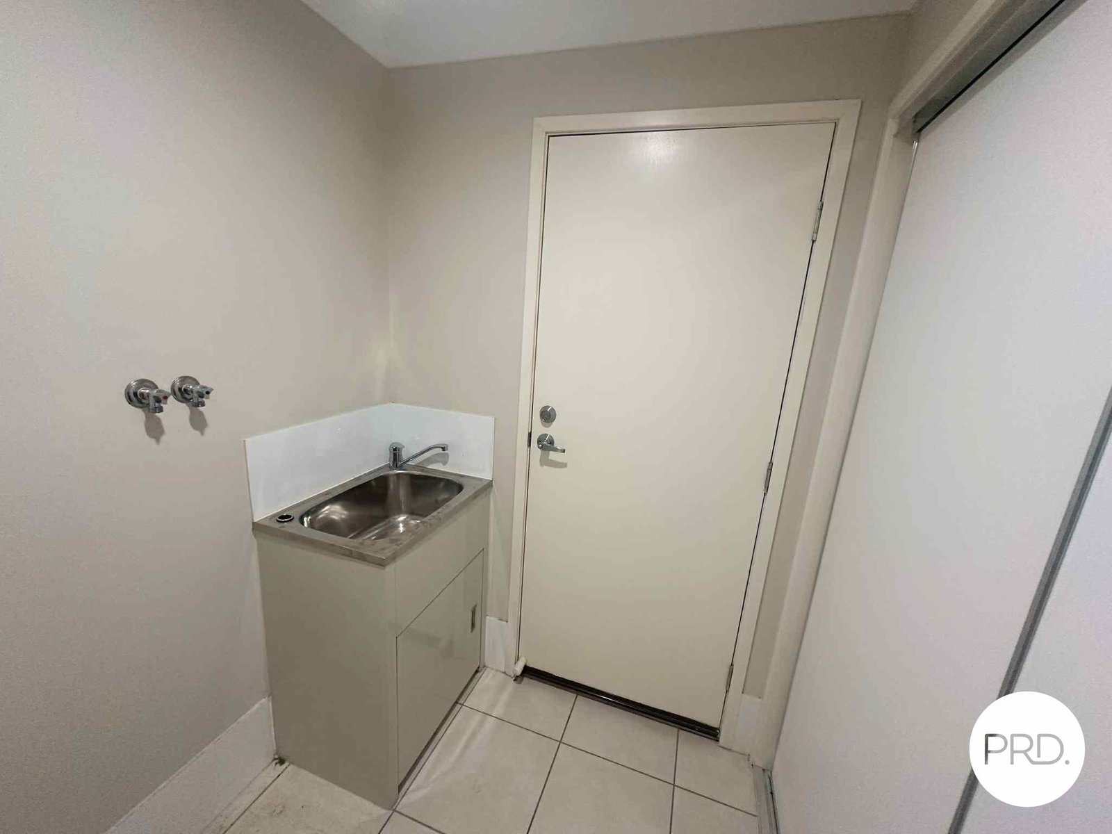 1/33 Sea Prince Circuit CLINTON 7