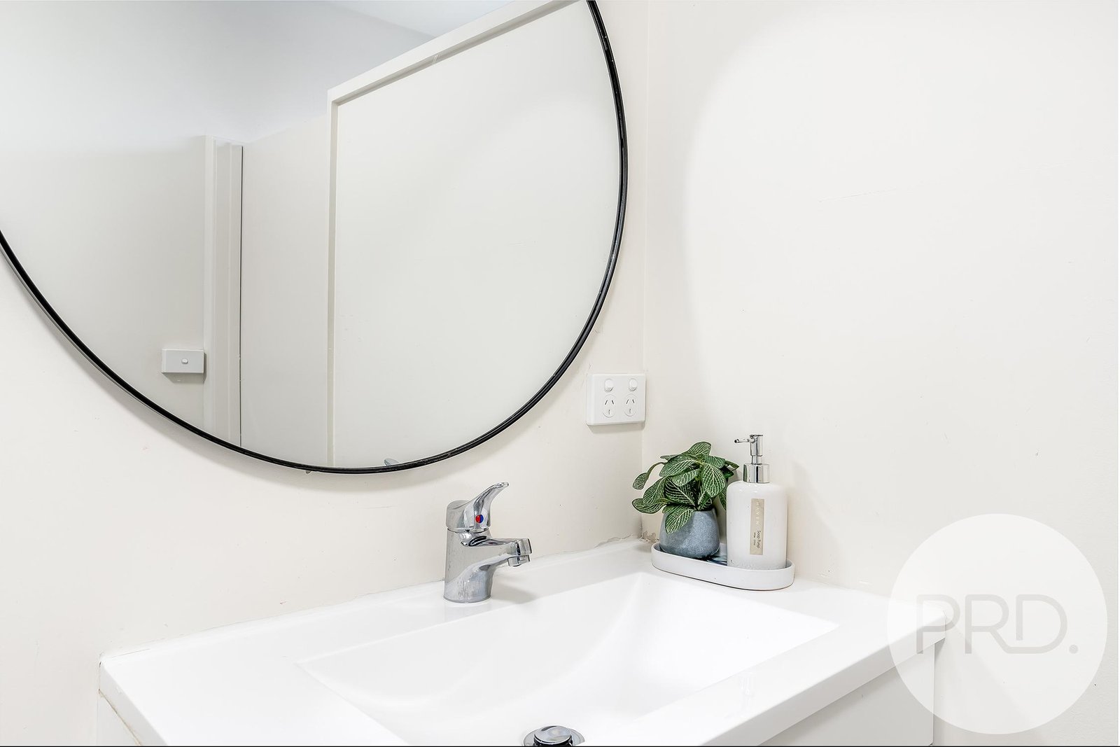 1/33 South Street BELLERIVE 24