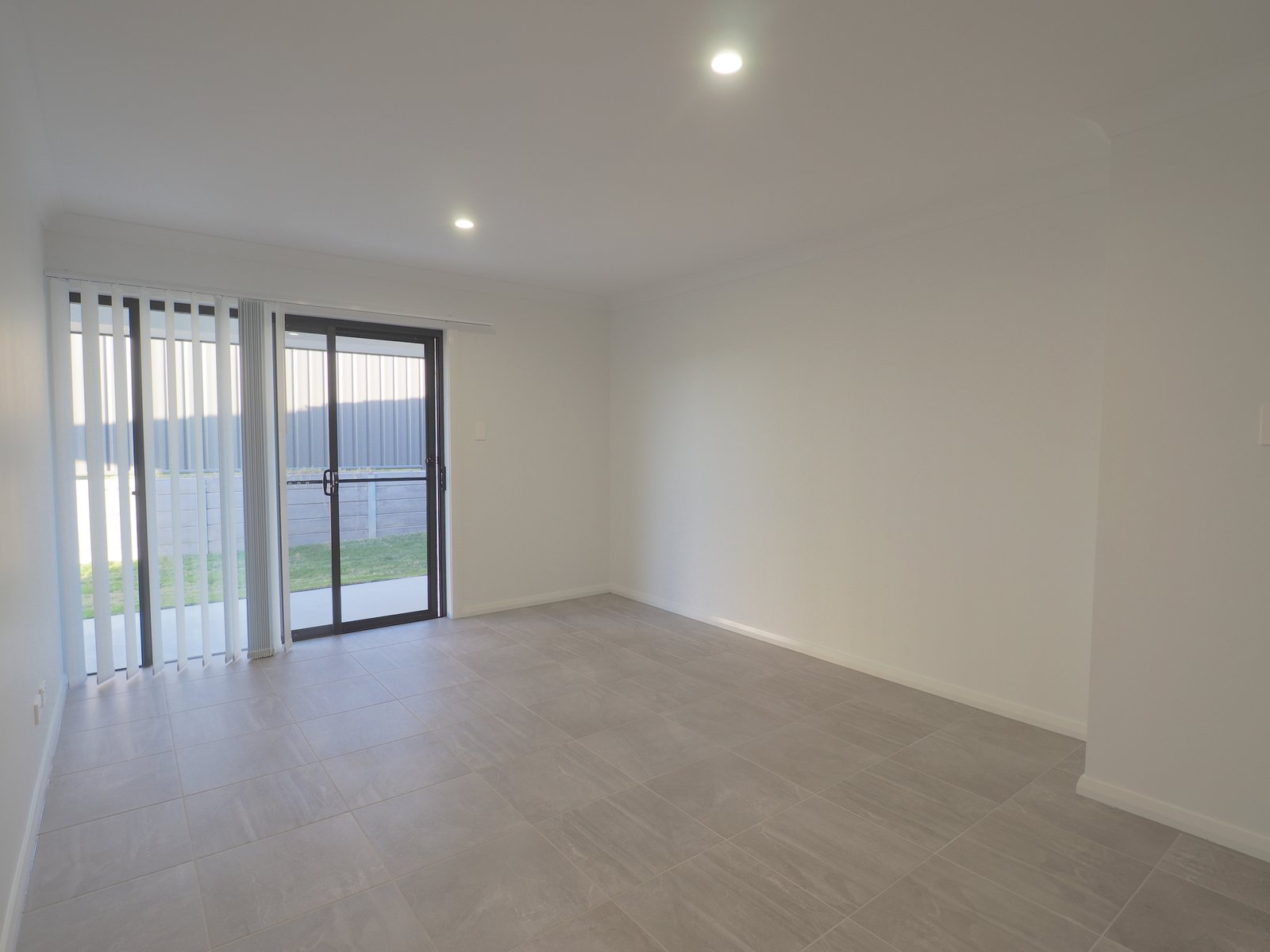 1/33 Sullivans Road MOONEE BEACH 2