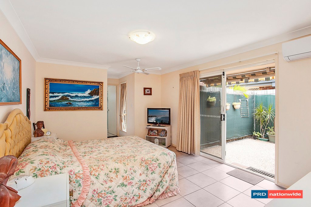 1/33 TALLEBUDGERA Drive PALM BEACH 4