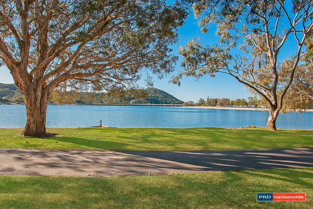 1/33 TALLEBUDGERA Drive PALM BEACH 14
