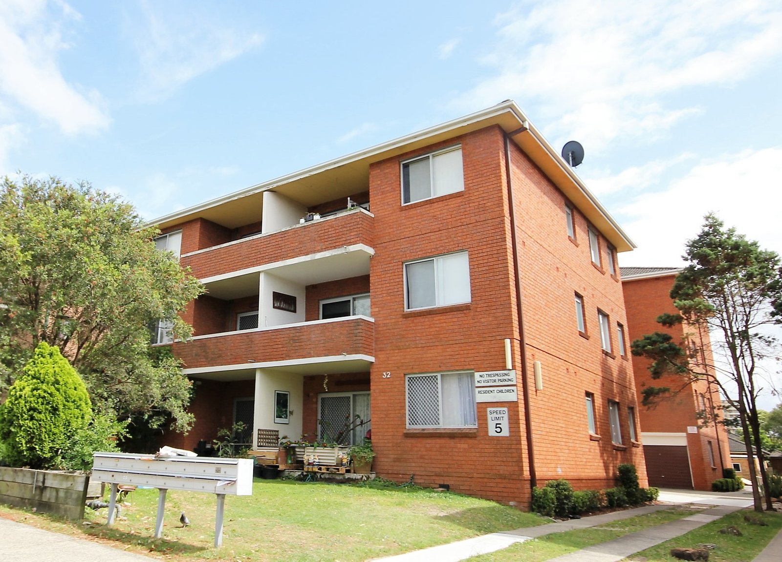 13/32 French Street KOGARAH 1