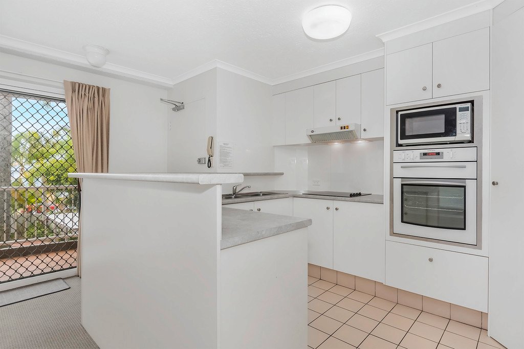 13/32 William Street MERMAID BEACH 4
