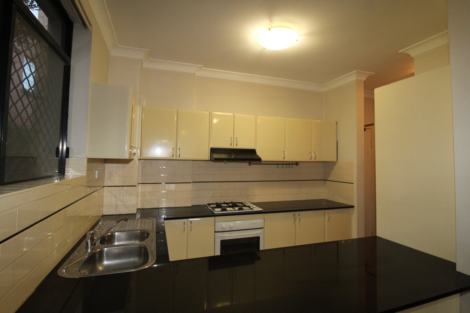 13/34 Melvin Street BEVERLY HILLS 4