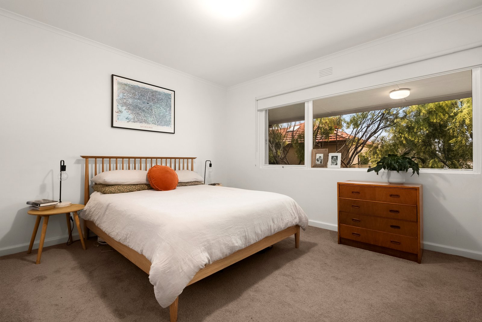 Spacious & North-facing Leafy Garden Retreat