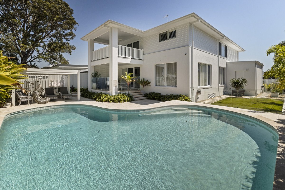 134 Acanthus Avenue BURLEIGH WATERS 3