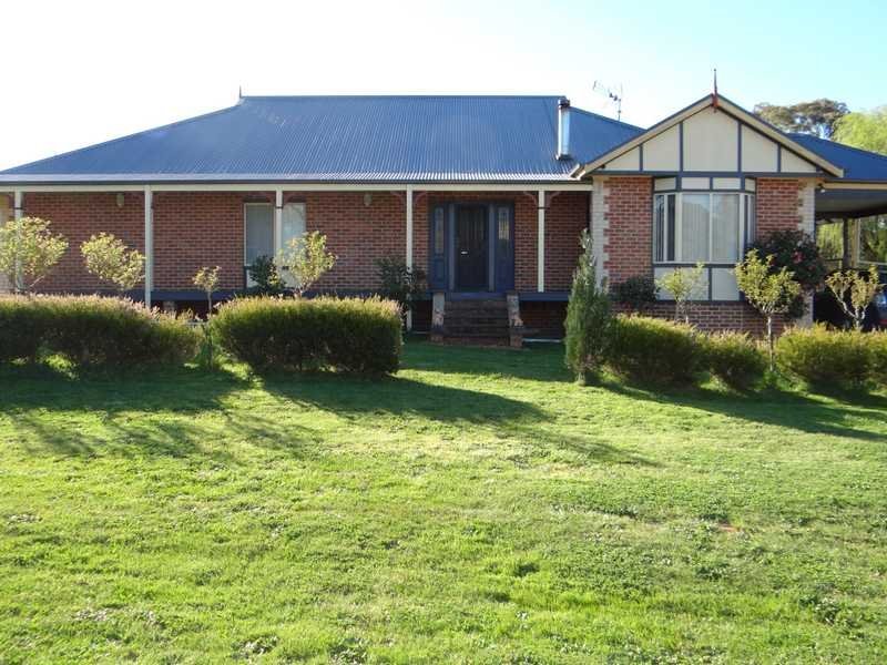 134 Albury Street TUMBARUMBA 16