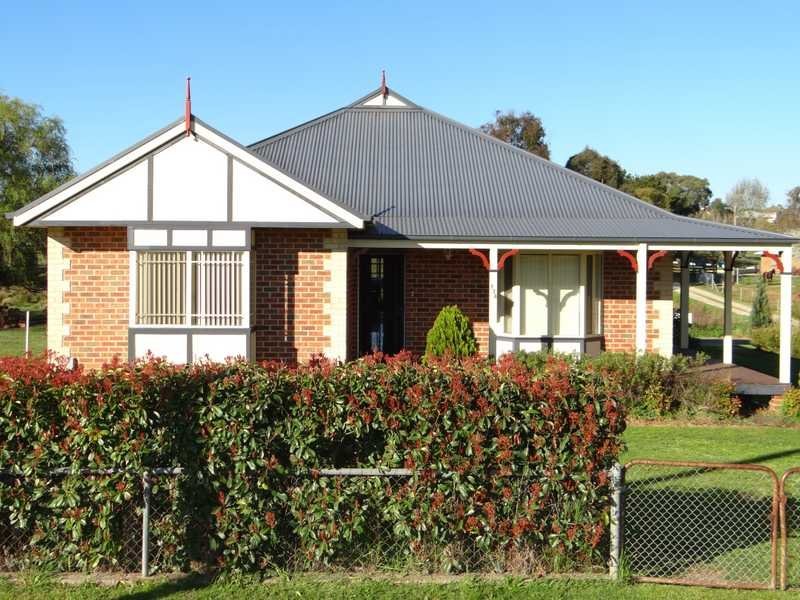 134 Albury Street TUMBARUMBA 20