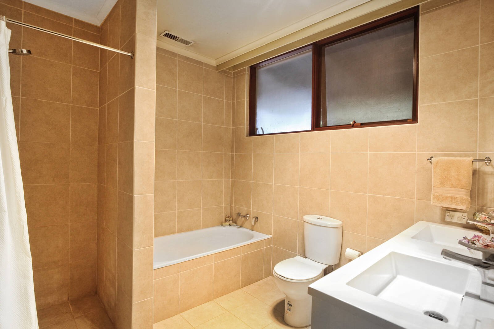 Real Estate and Property in 134 Crows Road, Woodend, VIC