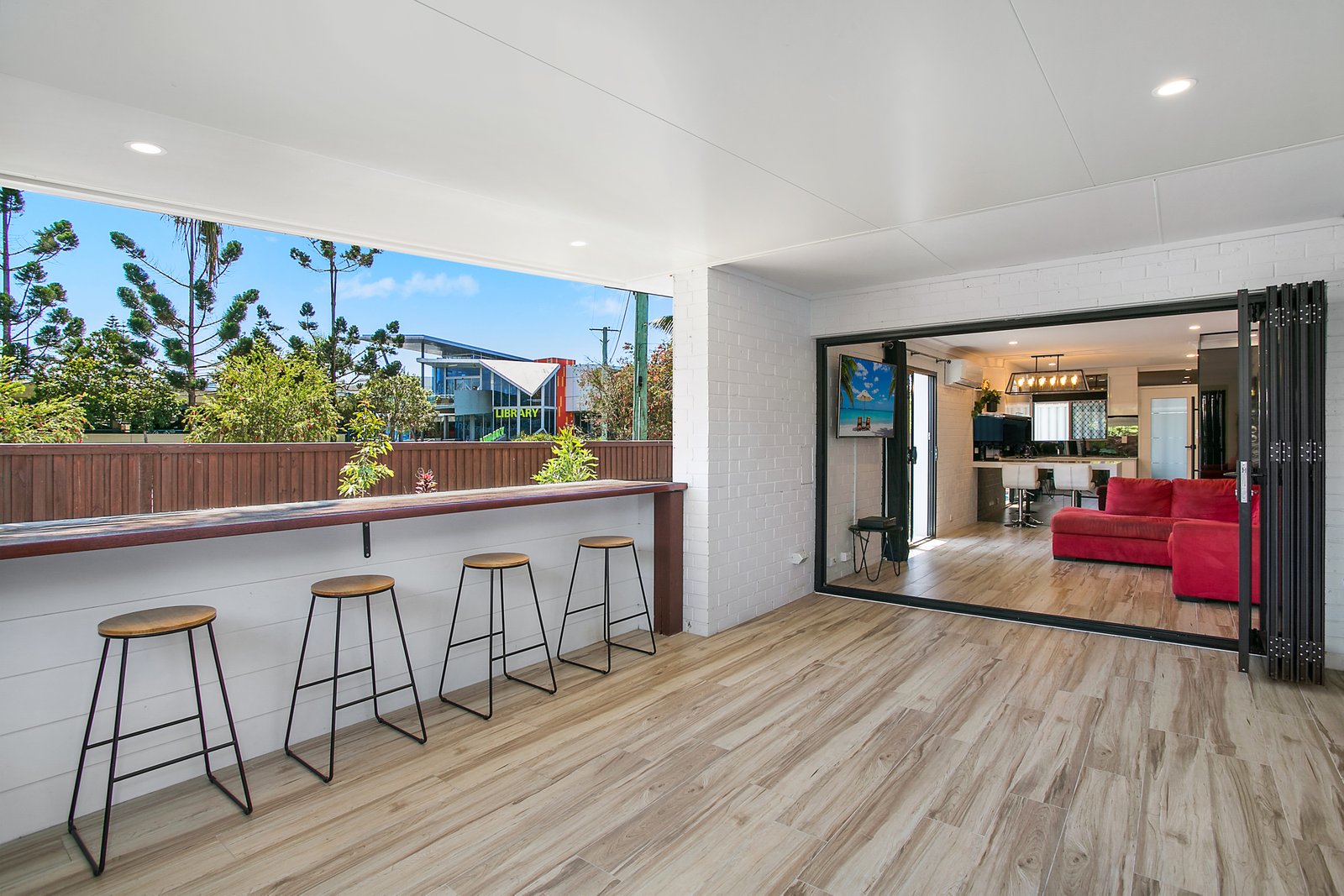 1/34 Guineas Creek Road CURRUMBIN WATERS 1